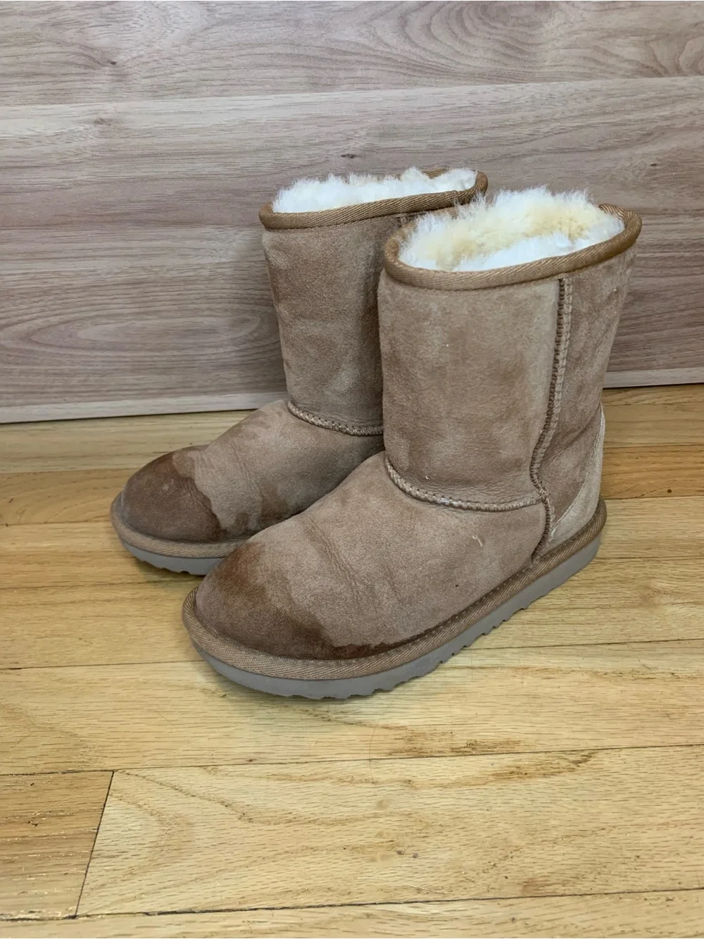 Ugg Classic Short Kids Boots - Size 2